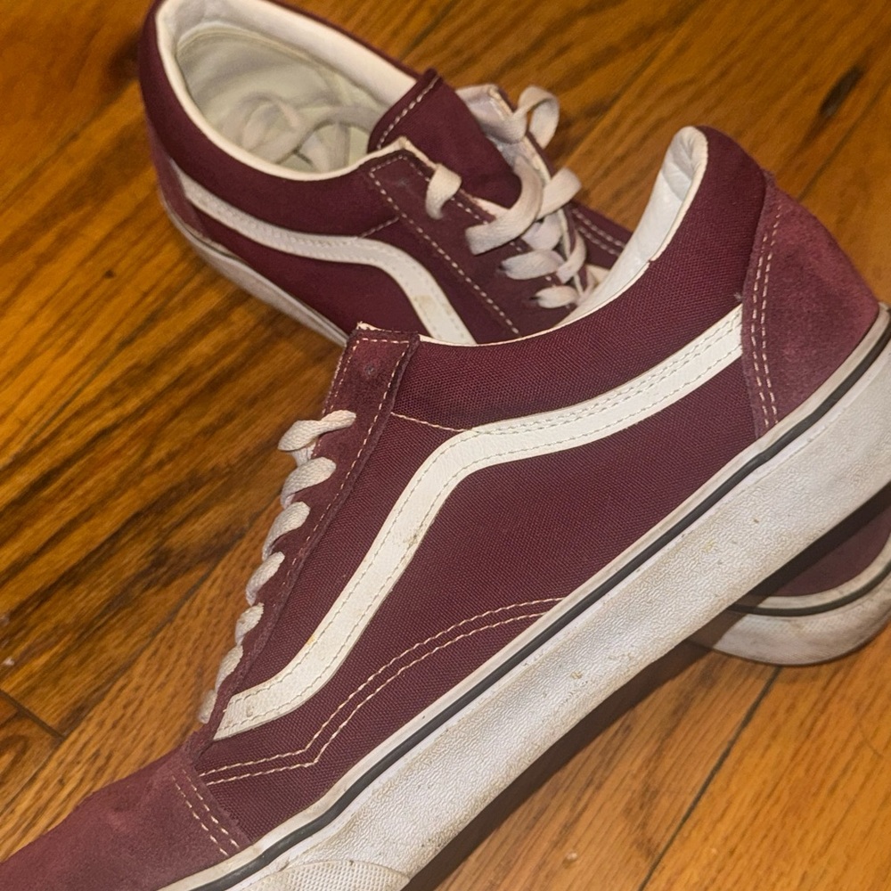 Vans Men's Maroon/White Sneakers